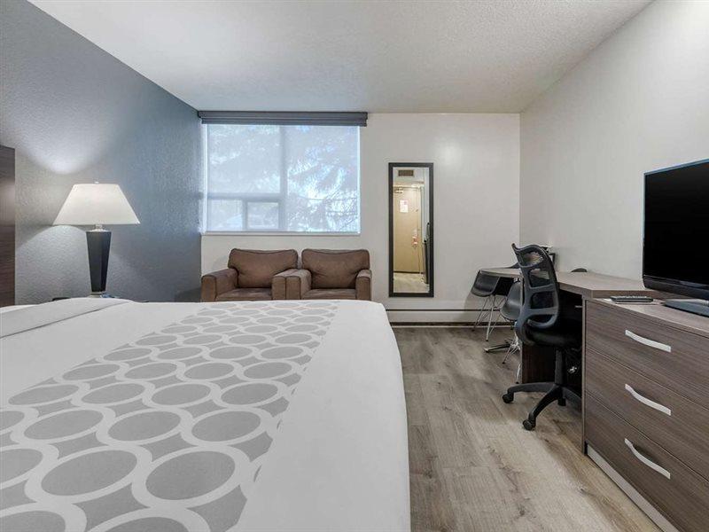 Super 8 By Wyndham Macleod Trail Calgary Hotell Eksteriør bilde