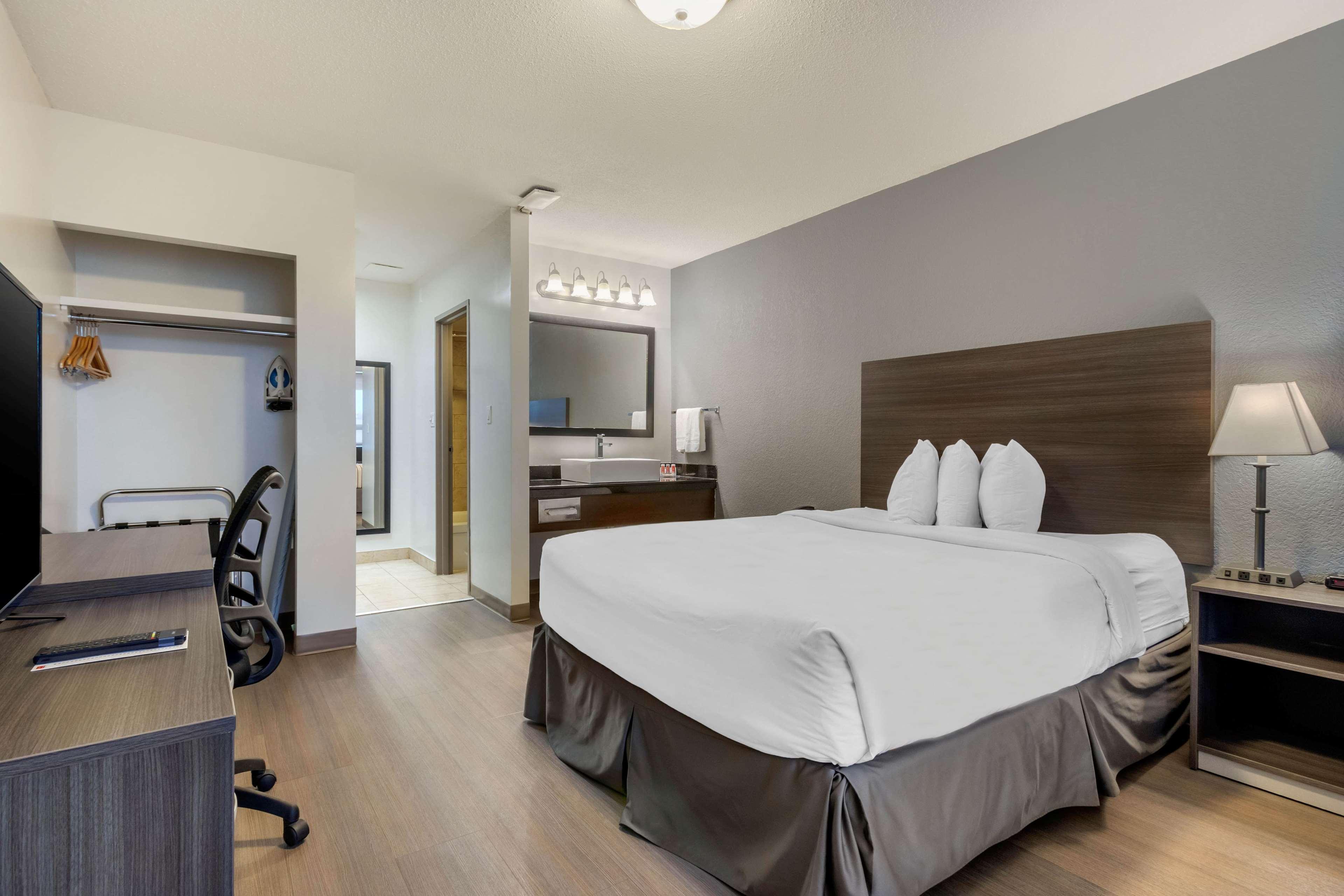 Super 8 By Wyndham Macleod Trail Calgary Hotell Eksteriør bilde