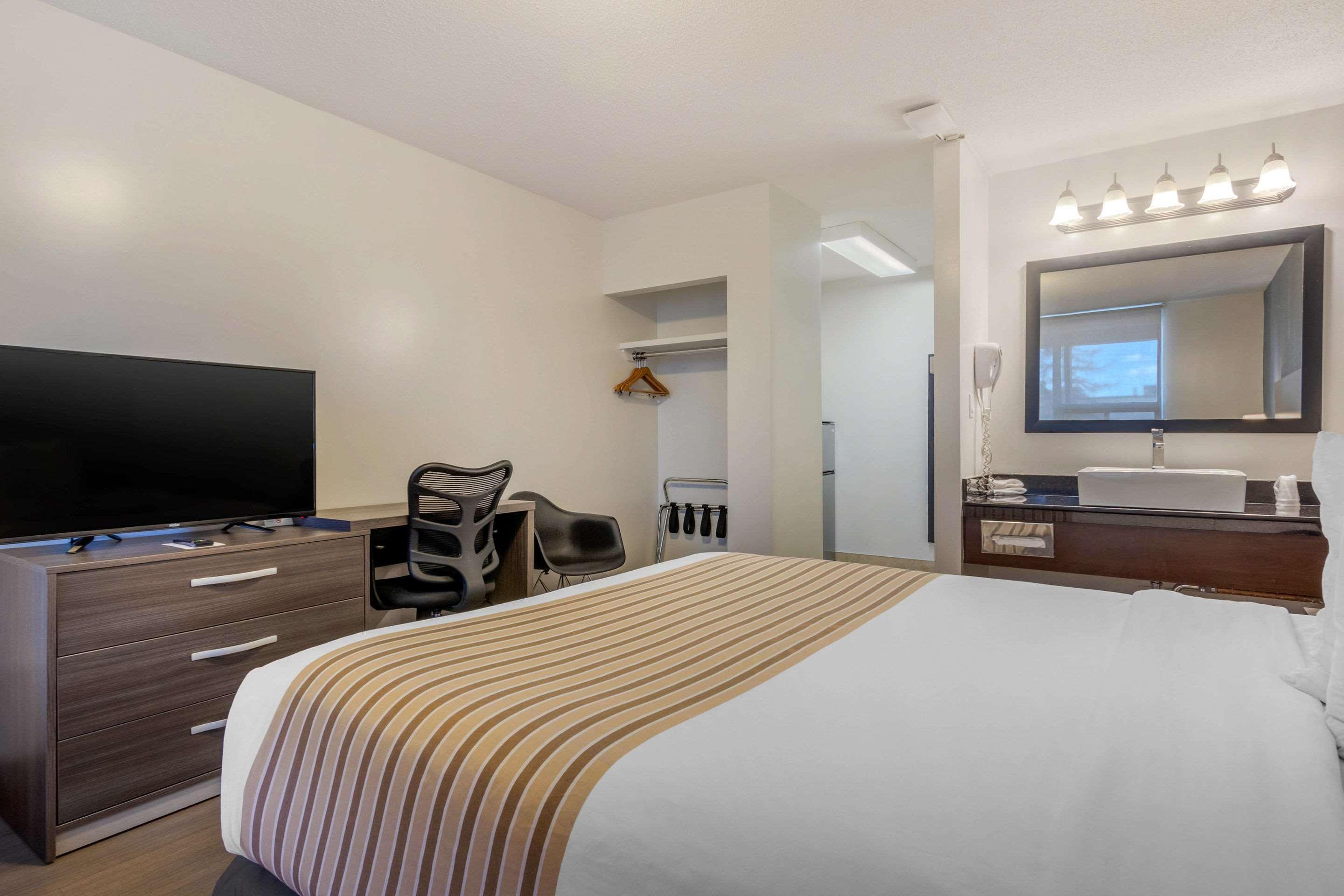 Super 8 By Wyndham Macleod Trail Calgary Hotell Eksteriør bilde