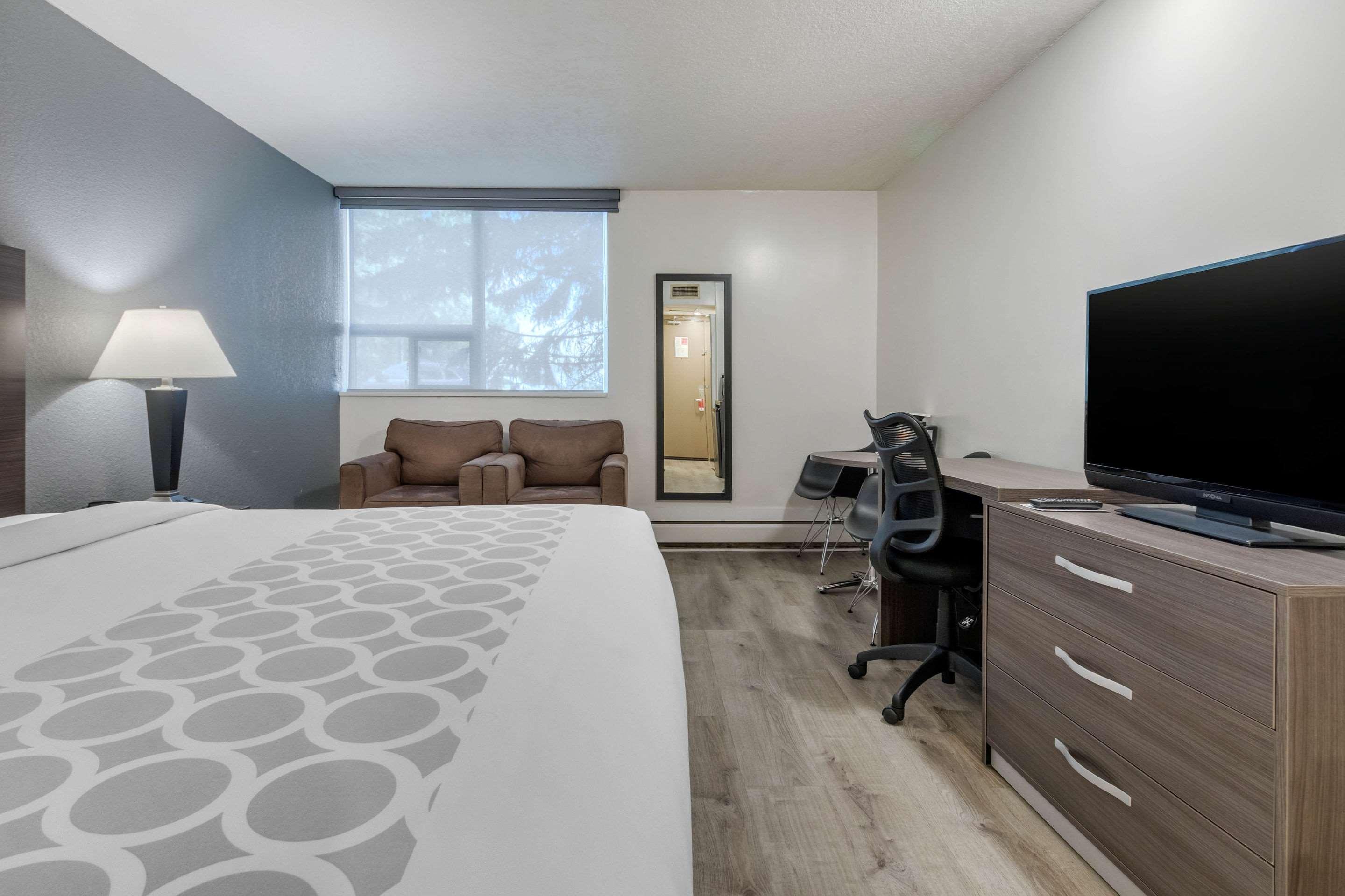 Super 8 By Wyndham Macleod Trail Calgary Hotell Eksteriør bilde